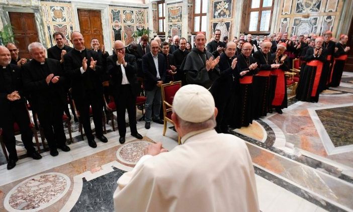 Francesco: il prete non cammina da solo, tessere una forte rete di rapporti fraterni