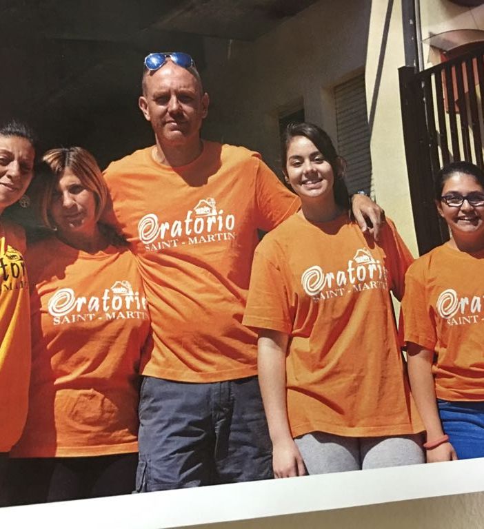 Un gruppo di volontari educatori di 'Estate ragazzi'