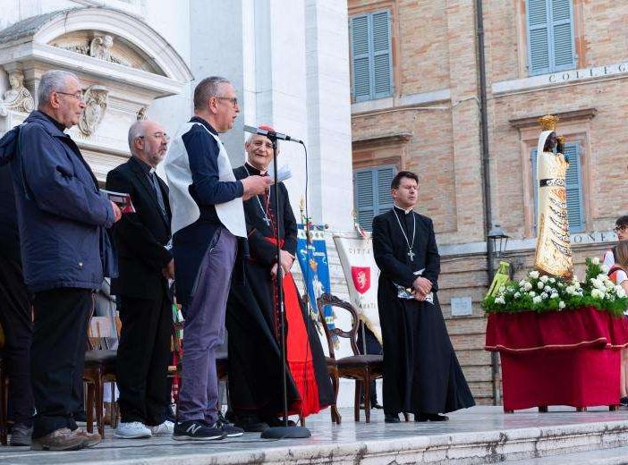 PAPA: adesso portate la voglia di pace, chiedete alla Madonna questa grazia