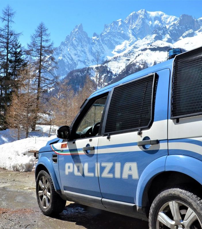 Coniugi romeni denunciati al traforo del Bianco per ricettazione