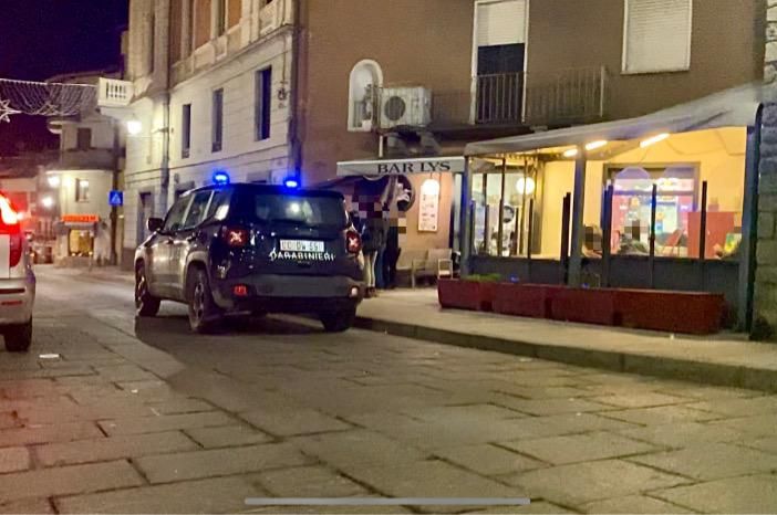 I carabinieri arrivano al Bar Lys sabato sera