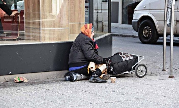 &quot;Delegare ad altri è facile; offrire del denaro perché altri facciano la carità è un gesto generoso; coinvolgersi in prima persona è la vocazione di ogni cristiano&quot;. Messaggio del Papa per la Giornata Mondiale dei poveri