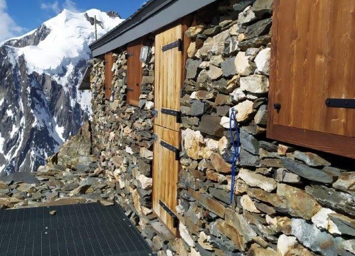 Inagibile il Rifugio Quintino Sella ai Rochers del Monte Bianco
