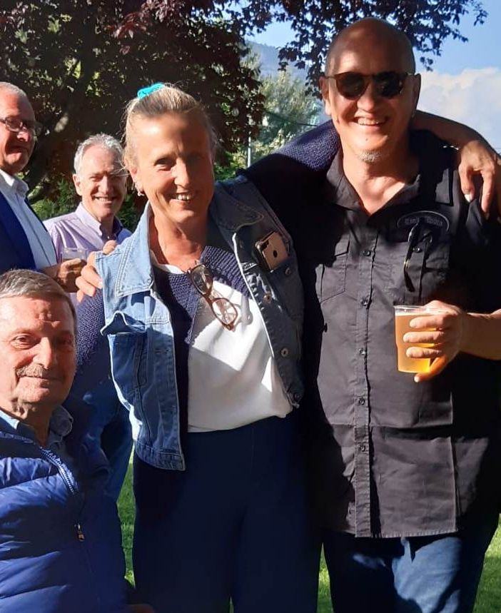 Seduto a sn il mitico Walter Lillaz uno tra i fondatori del rafting valdostano