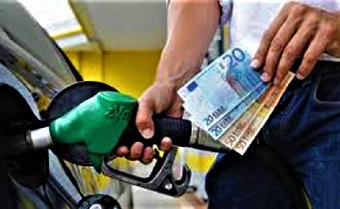 Prezzo benzina e diesel, aumenti record da agosto