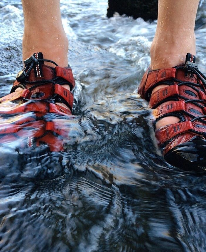 Cosa dovrebbe indossare un ragazzo alla moda nella calura estiva?