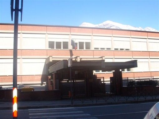 L'ingresso della Scuola Saint-Roch in corso Ivrea ad Aosta
