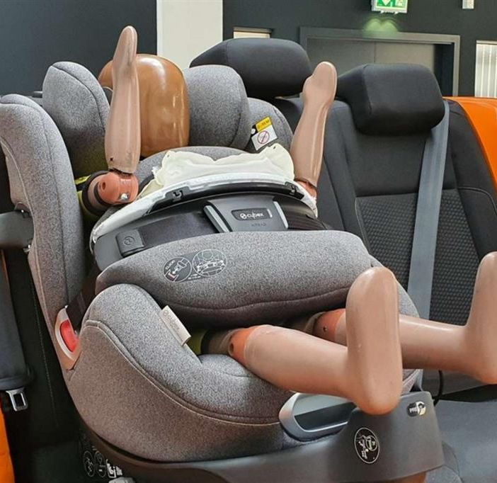Seggiolini auto ancora troppo cari, promossi i pannolini, rimandati i latti artificiali