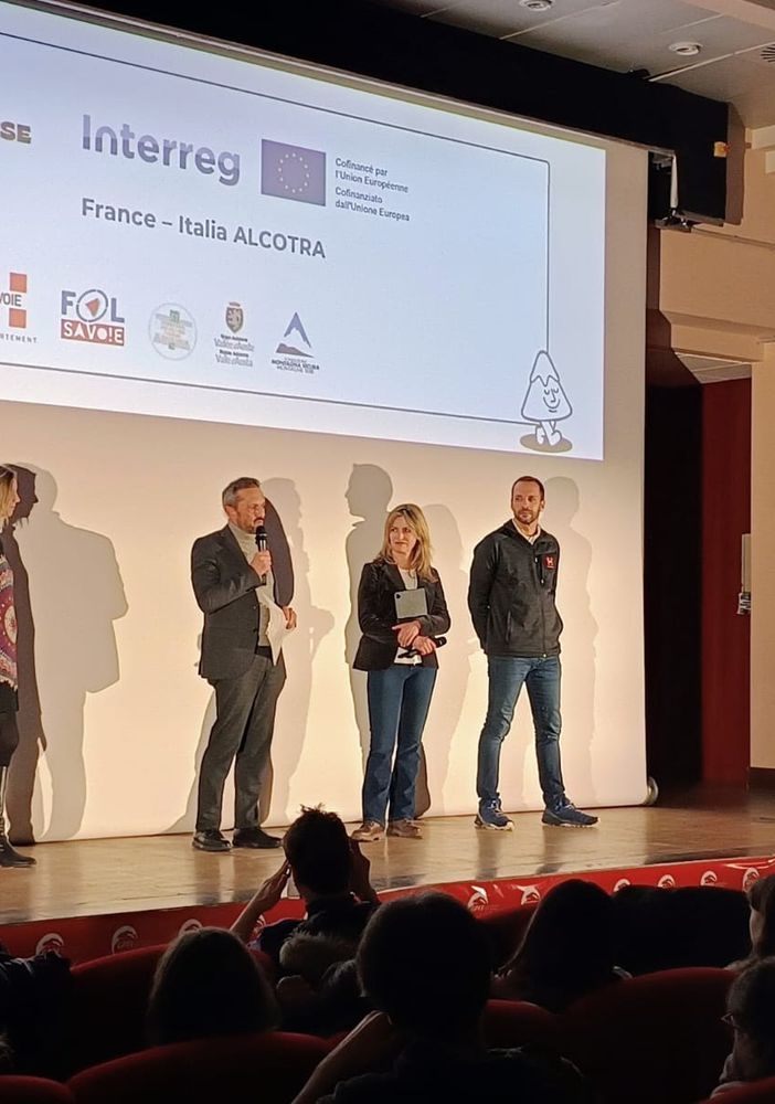Da sinistra: Marina Fey (Soprintendente agli studi, Assessorato Istruzione, Università, Ricerca e Politiche Giovanili), Jean-Pierre Guichardaz (Assessore ai Beni e Attività Culturali, Sistema Educativo e Politiche per le Relazioni Intergenerazionali), Luisa Vuillermoz (Direttore di Fondation Grand Paradis) e Dimitri Fotiadi (Responsabile del Servizio Sport e Gioventù, Dipartimento della Savoia)