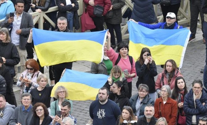 Il Papa: non dimentichiamo l'Ucraina che soffre per i crimini della guerra