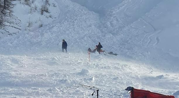 Soccorso alpino impegnato su due valanghe - UN MORTO