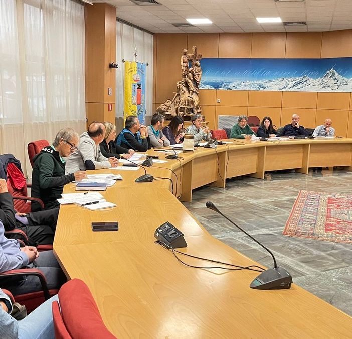 Valtournenche: Consiglio accende un muto per completare ristrutturazione Capanna Carrel