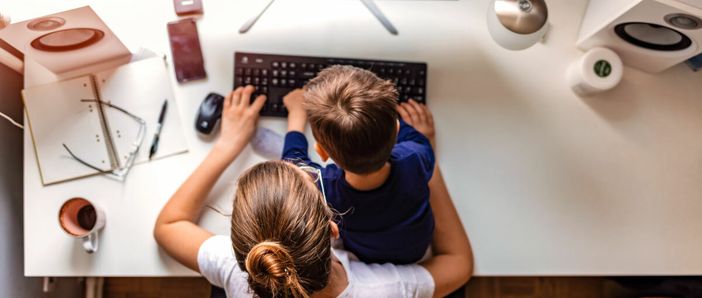 Lavoro di cura: un comparto da 473 miliardi che non compare nel PIL