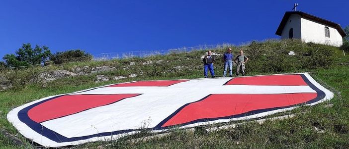 Une croix de Savoie géante depuis la vallée de la Maurienne