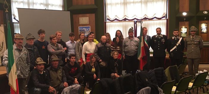 I neo maggiorenni di Nus: Bencardino Matthias, Serino Nicolò, Zola Fabiola, Bionaz Arianna, Vuillermoz Luca, Henriod Alessandro, Girodo Angelin Laila, Brulard Veronica, Condello Francesco, Previti Giulia, Lamonaca Domenico. I neo maggiorenni di Nus: Bencardino Matthias, Serino Nicolò, Zola Fabiola, Bionaz Arianna, Vuillermoz Luca, Henriod Alessandro, Girodo Angelin Laila, Brulard Veronica, Condello Francesco, Previti Giulia, Lamonaca Domenico.