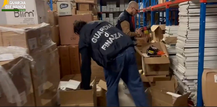 Gdf Torino sequestra oltre 3 tonnellate di fuochi d’artificio illegali, denunciati 4 responsabili