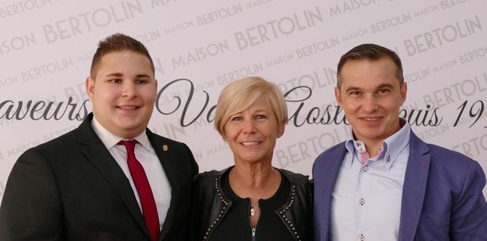 Mamma Marilena Peaquin con i suoi gioielli Alexandre (sn) e Guido