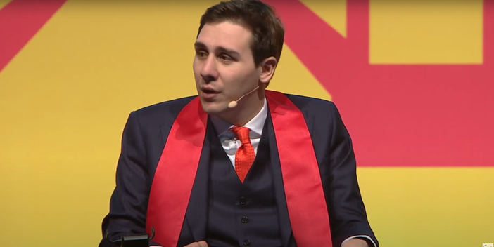 Leonardo Lotto, il 24enne aostano, rimasto coinvolto in un grave incidente in Australia, ha concluso in questi giorni un master in International Management a Londra Leonardo Lotto, il 24enne aostano, rimasto coinvolto in un grave incidente in Australia, ha concluso in questi giorni un master in International Management a Londra