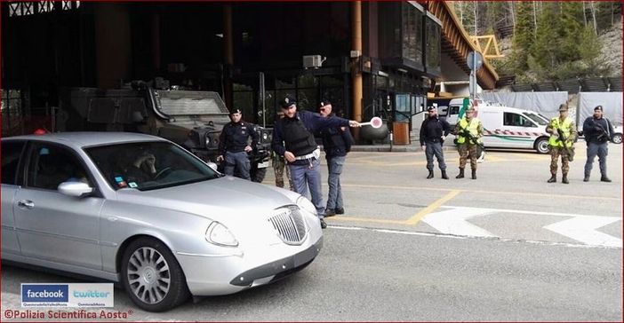 Arresto per documenti falsificati al traforo Monte Bianco Arresto per documenti falsificati al traforo Monte Bianco