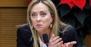 Il governo Meloni ci augura un 2023 pieno di rincari