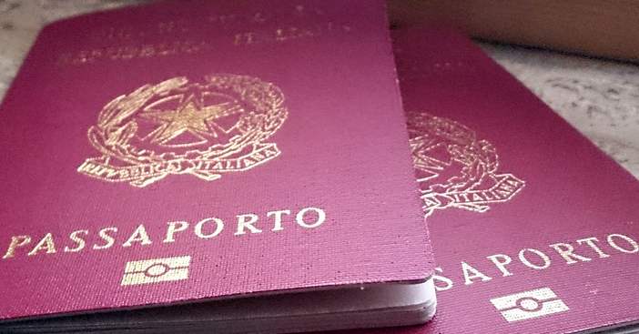 Il passaporto si richiede e si rinnova negli uffici postali Il passaporto si richiede e si rinnova negli uffici postali