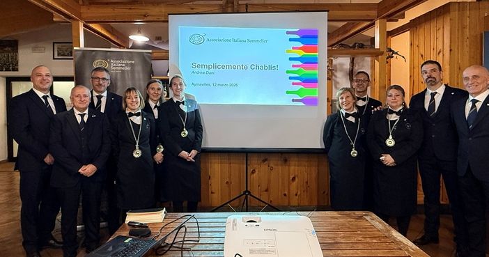 Da sinistra: Alberto Levi, Nicola Abbrescia, Andrea Dani, MarieCliare Deamoz, Elena Filetti, Lucia Ielasi, Pietro Gualtieri, Patrizia Politi, Maria Pisacane, Carlo Badino, Paolo Madotto