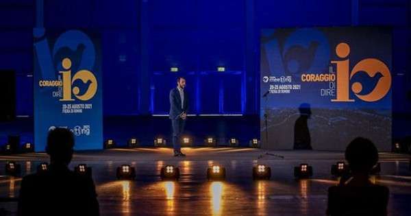 Papa Francesco al Meeting, senza persona non c'è società serve coraggio per la ripartenza Papa Francesco al Meeting, senza persona non c'è società serve coraggio per la ripartenza