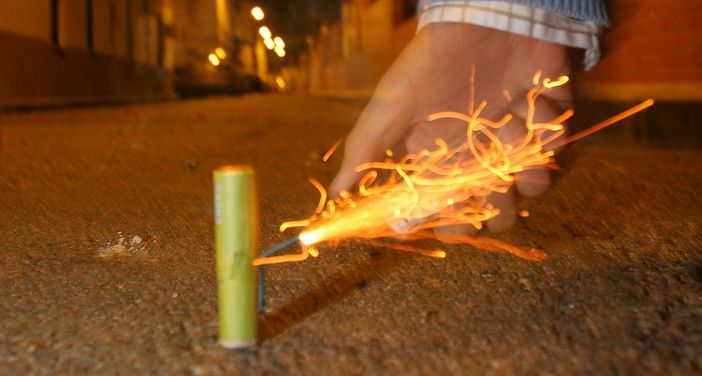 La pericolosità dei petardi; attenzione ai rischi per mani e vista