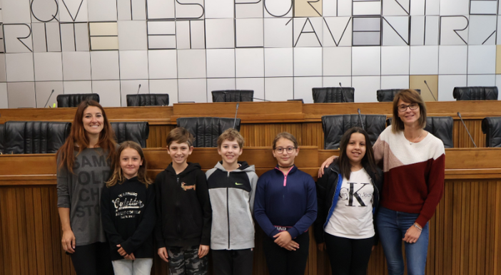 "Portes ouvertes", visita della 5a classe della scuola primaria di Villeneuve al Consiglio Valle "Portes ouvertes", visita della 5a classe della scuola primaria di Villeneuve al Consiglio Valle