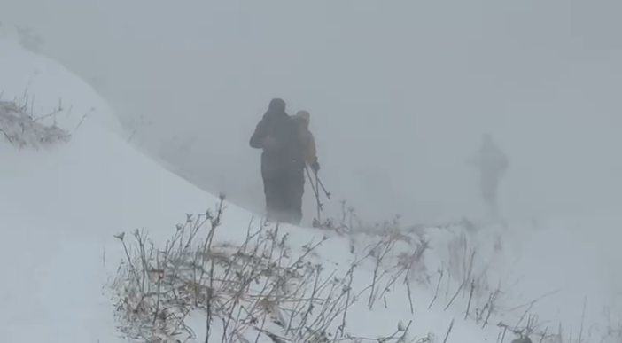 Valanga sul Monte Bianco, quattro persone coinvolte: tutte salvesoccorsi in corso al Canale del Ves Valanga sul Monte Bianco, quattro persone coinvolte: tutte salvesoccorsi in corso al Canale del Ves