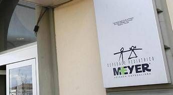 Arezzo, bambino di 10 anni cade dal secondo piano: ricoverato all'ospedale Meyer