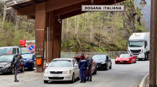 SEQUESTRATA VIOLA DEL VALORE DI 25MILA EURO SEQUESTRATA VIOLA DEL VALORE DI 25MILA EURO