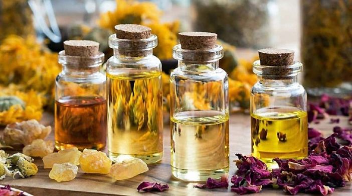 A Saint-Denis laboratorio profumi e fragranze con un viaggio sensoriale alla scoperta degli oli essenziali A Saint-Denis laboratorio profumi e fragranze con un viaggio sensoriale alla scoperta degli oli essenziali