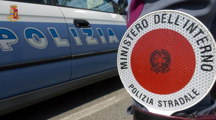 Ubriaco alla guida di un autoarticolato in autostrada, sanzionato dalla Polizia di Stato Ubriaco alla guida di un autoarticolato in autostrada, sanzionato dalla Polizia di Stato