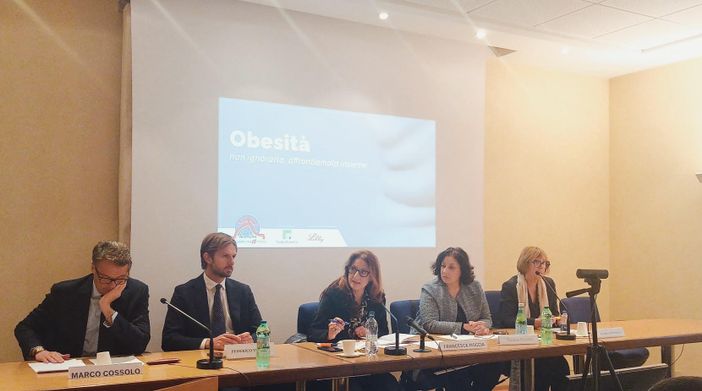 Obesità. Non ignorarla, affrontiamola insieme”. Presentata oggi la campagna di Cittadinanzattiva in collaborazione con Federfarma Obesità. Non ignorarla, affrontiamola insieme”. Presentata oggi la campagna di Cittadinanzattiva in collaborazione con Federfarma