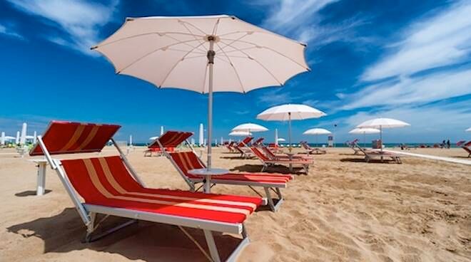 Caro spiagge 2020. Aumenti medi del 12%. Caro spiagge 2020. Aumenti medi del 12%.