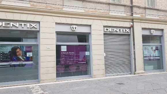 Fallimento della catena odontoiatrica Dentix lascia centinaia di pazienti senza cure e con ingenti prestiti Fallimento della catena odontoiatrica Dentix lascia centinaia di pazienti senza cure e con ingenti prestiti