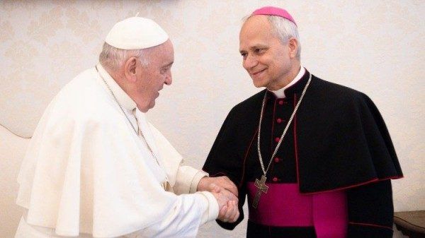 Renzi, il cardinale e la profezia della Gruber: l’altro conclave è in tv Renzi, il cardinale e la profezia della Gruber: l’altro conclave è in tv