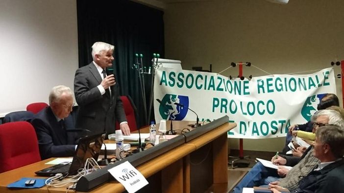 Pericle Calgaro ad un'Assemblea delle Pro Loco della Valle d'Aosta Pericle Calgaro ad un'Assemblea delle Pro Loco della Valle d'Aosta
