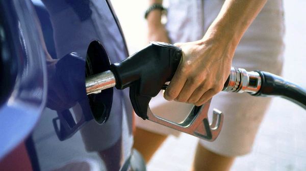 Continua la corsa al rialzo prezzo carburanti Continua la corsa al rialzo prezzo carburanti