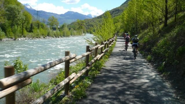 Donna trovata morta sull'argine della Dora Baltea, dietro la piscina di Aosta