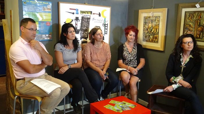 Da sn Edoardo Benis, assessore comunale al Turismo; Gabriella Monti, Presidente della Pro Loco; Silvia Roux, membro direttivo Pro loco; Daniela Peaquin, assessore comunale alla Cultura e il sindaco, Lucina Grivon.