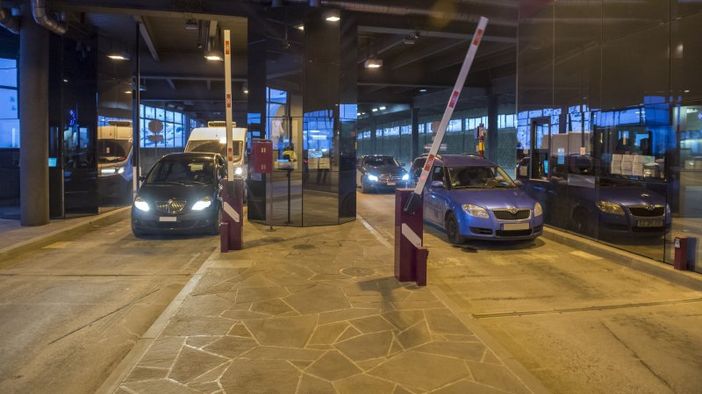 Nevica sul Valais, stop ai Tir al tunnel del Grand San Bernardo