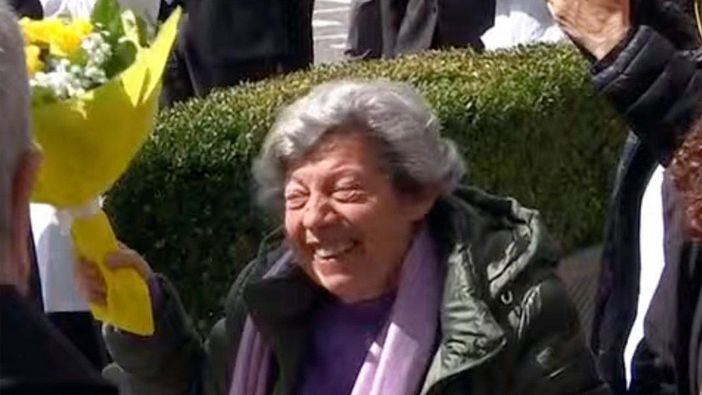 Carmela Mancuso, 78 anni, la "signora con i fiori gialli" che oggi Francesco ha citato nel suo saluto dal Gemelli