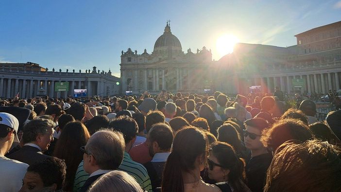 Pensieri ed emozioni da Piazza San Pietro: Leone XIV, "con lui sogniamo la pace"