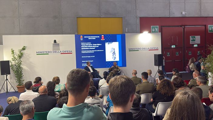 Esercito e sport: l’olimpismo che nasce sul Monte Bianco, incontro presso lo stand del Ministero della Difesa al Salone del Libro di Torino Esercito e sport: l’olimpismo che nasce sul Monte Bianco, incontro presso lo stand del Ministero della Difesa al Salone del Libro di Torino