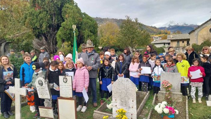 Tra le Autorità intervenute...Alpino on. Franco Manes, Sindaco Raffaele Rocco, Assessori Marco Gheller e Aline Sapinet, il Colonnello Davide Dal Maso. Tra le Autorità intervenute...Alpino on. Franco Manes, Sindaco Raffaele Rocco, Assessori Marco Gheller e Aline Sapinet, il Colonnello Davide Dal Maso.