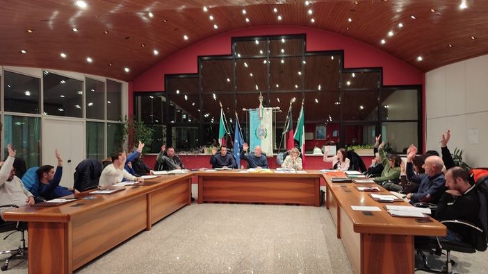 Consiglio comunale di Pollein: investimenti, efficienza e nuove commissioni per un 2026 più solido