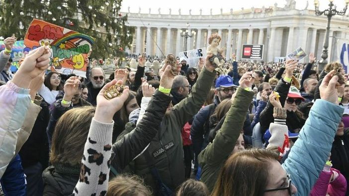Il Papa: preghiamo perché tutti i bambini del mondo vivano in pace