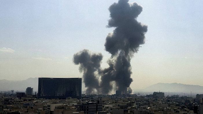 Grandi giochi nel teatro dell’assurdo Grandi giochi nel teatro dell’assurdo